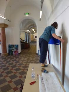 Vorbereitung der Ausstellung im Rathaus Wiesbaden 